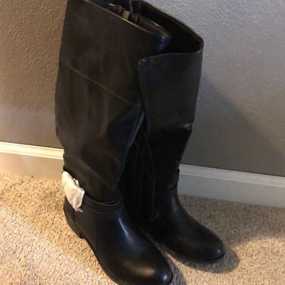 Boots - Picture 3 of 4